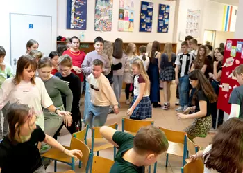 Zabawa w krzesełka klasy 4-6